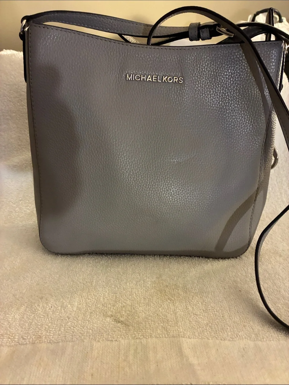 Michael Kors Pearl Grey Crossbody/Messenger Bag Interior Pockets,silver hardware
